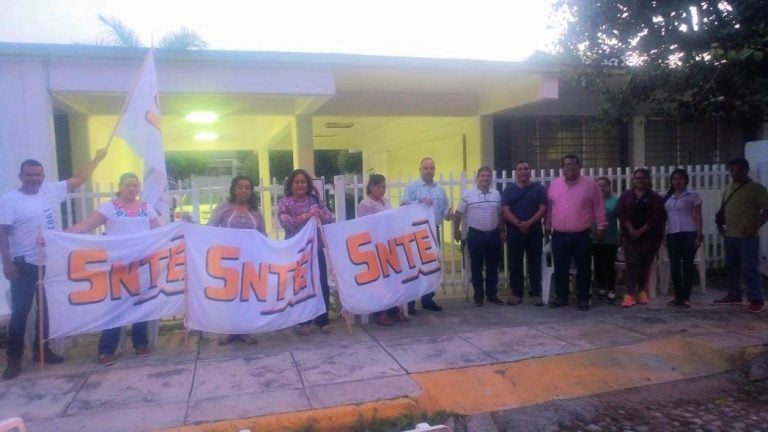 Maestros elevan tono de protesta: ahora toman oficinas de Usaed