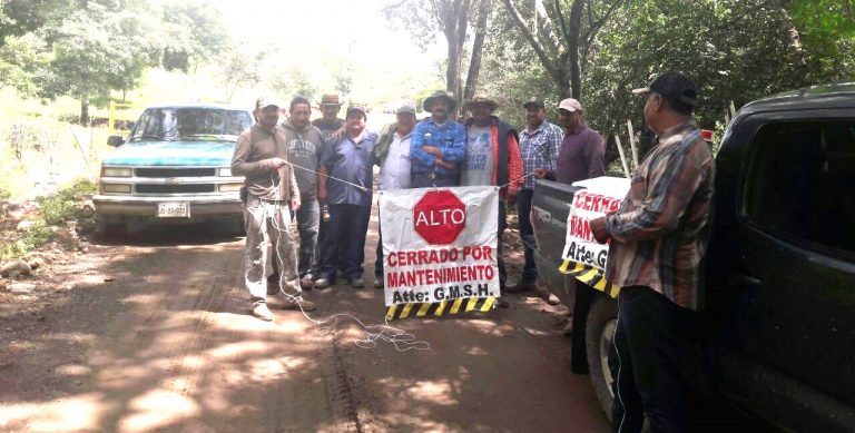 Denuncian a empresa minera por invadir caminos y dejar sin empleo a transportistas locales