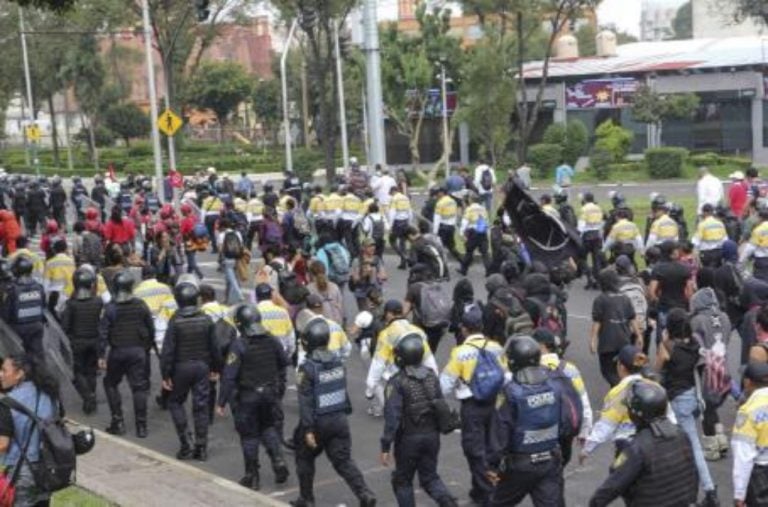 Conmemoran el 2 de Octubre con marcha en el centro de la Ciudad de México