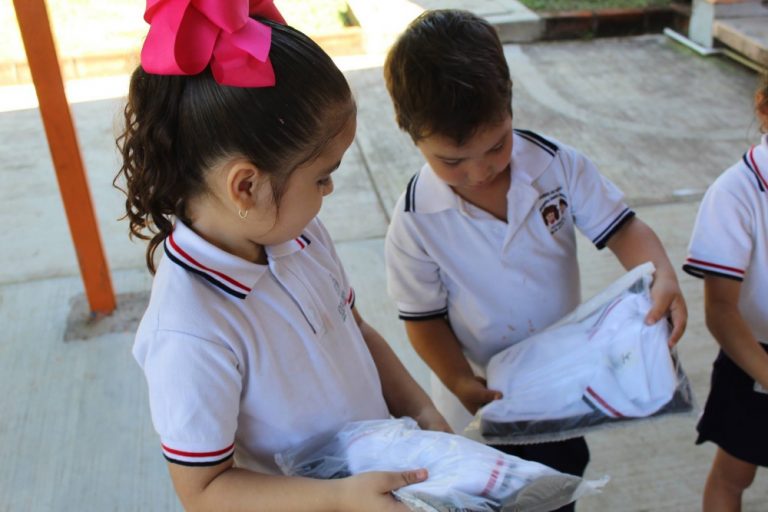 Arranca Gobierno tercera etapa de entrega de uniformes escolares