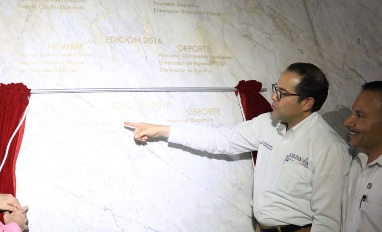 Gobernador devela el Muro de Honor del Deporte 2017