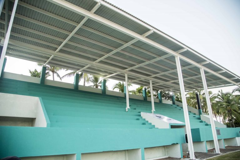 Inaugura Gaby Benavides obras deportivas en la 5 de Mayo
