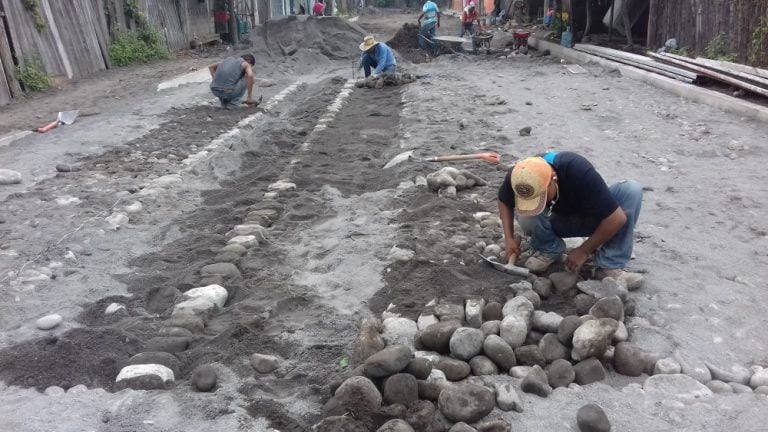 Invierten más de 2 millones de pesos en obras para la comunidad de Cofradía de Morelos