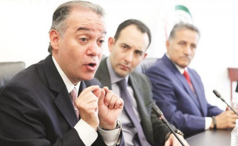 Renuncia Raúl Cervantes a la PGR
