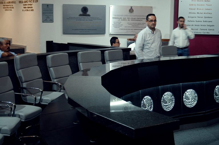 Reanudan sesión para analizar más sanciones contra Mario Anguiano