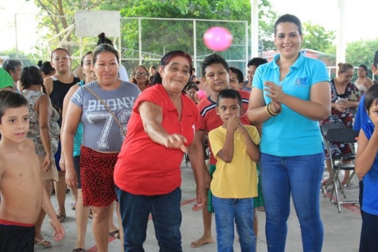 En colonias de Tecomán promueven programas de rescate de valores