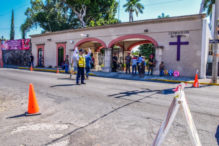 Operativo de vialidad en Panteón de Colima durante Festival de Día de Muertos: García Avendaño