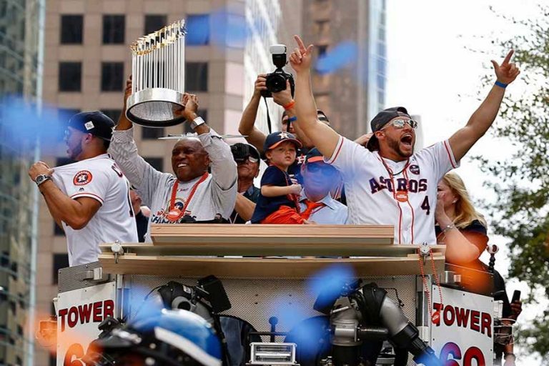 Se paraliza Houston; los Astros celebran con su gente
