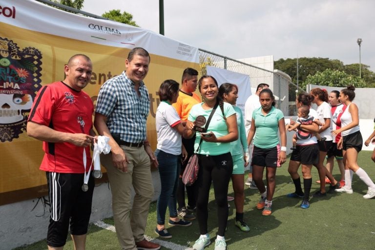 Premian a Campeones del Torneo de Futbol Social