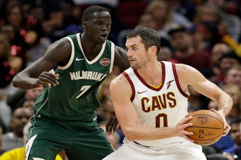 LeBron y Love dan victoria a Cleveland sobre Milwaukee