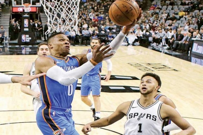 San Antonio tunde a Oklahoma City.