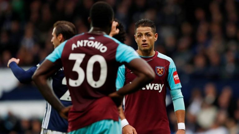 Con ‘Chicharito’ y nuevo técnico, el West Ham cae a zona de descenso