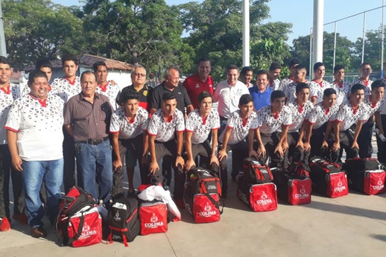 Abanderan a Selección Sub17 de Futbol Varonil