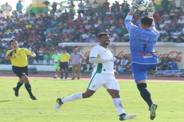 Loros recibe a Monarcas Morelia