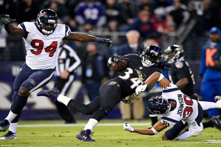 Los Cuervos vuelan en casa frente a Houston