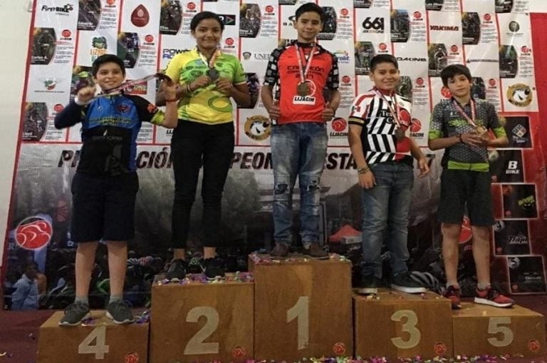 Ciclistas Loros en el Podio del Campeonato Lijacim 2017