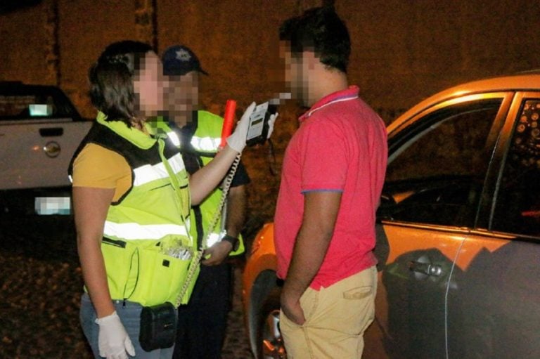 Cuatro vehículos remitidos en operativo de alcoholímetro en la capital