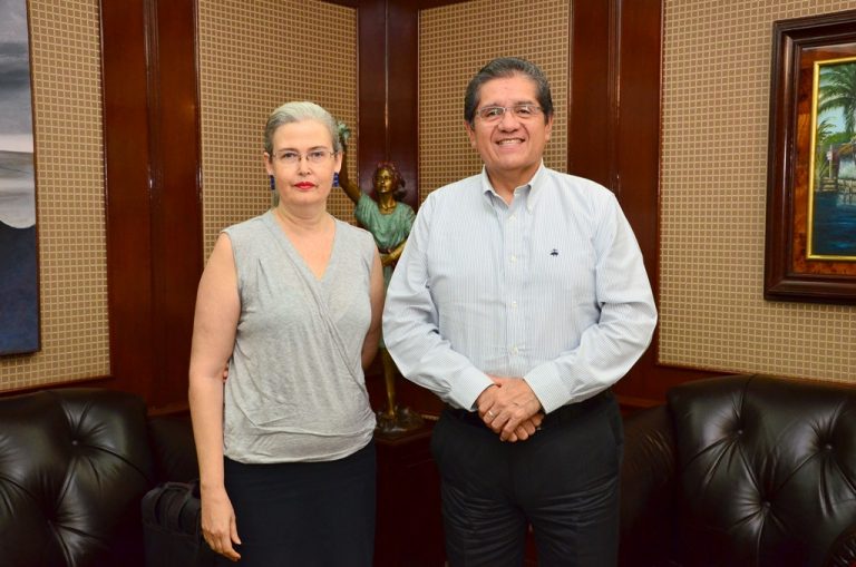 Nombran a universitaria directora de la Revista Historia de América
