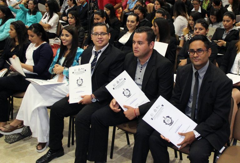 Anuncia Isenco proceso de entrega de títulos y cédulas