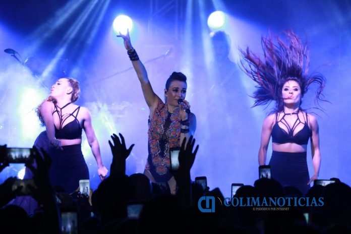 Baile de los Universitarios en la Feria de Todos los Santos_d