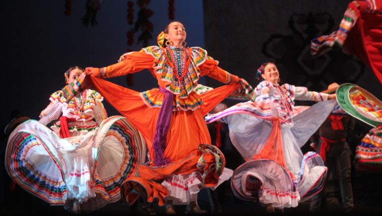 Entrega total del Ballet Folklórico Infantil de la UdeC