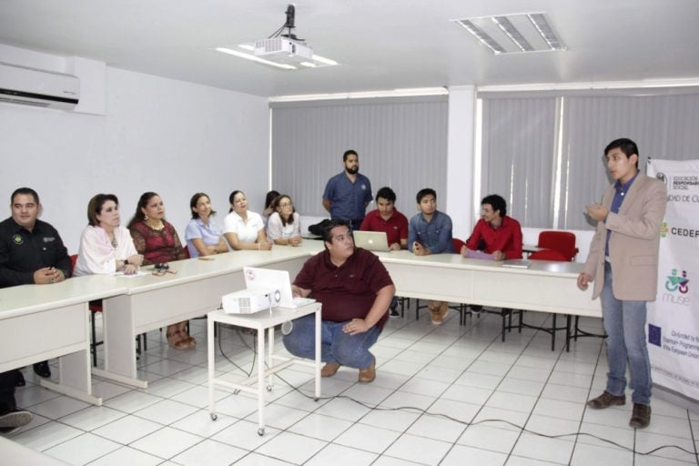 Alumnos de la UdeC desarrollan páginas web para asociaciones civiles