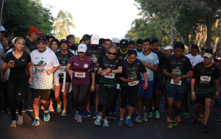 Exitosa 3ª carrera FEUC reúne egresados y sociedad