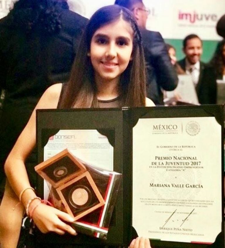 Joven colimense es galardonada con Premio Nacional