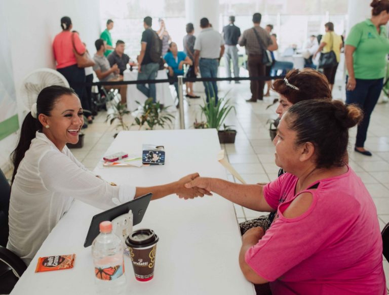 Manzanillenses coinciden en los múltiples beneficios que obtienen del programa “Miércoles Ciudadano”