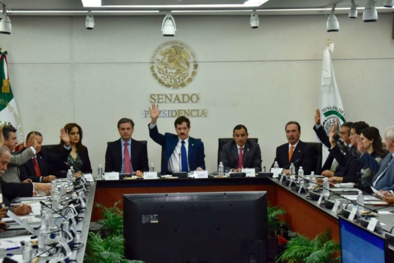 Senadores tunden a Nuño por malos resultados de educación y gasto millonario en renta de oficina
