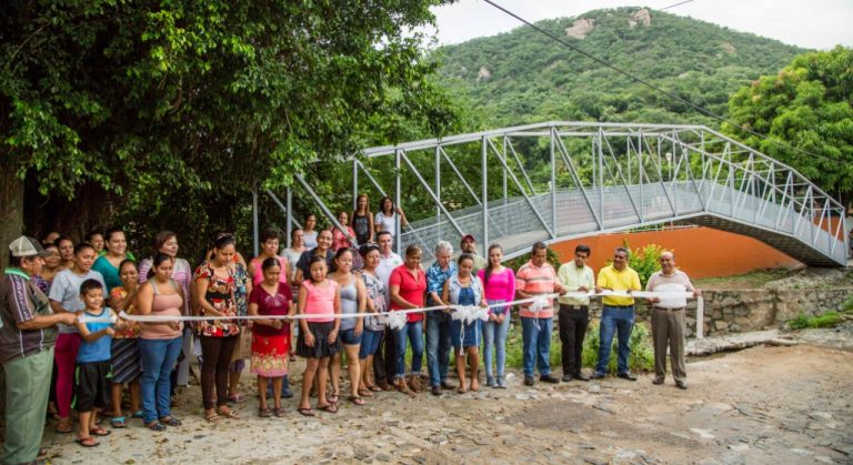Ayuntamiento de Manzanillo; rehabilita y entrega puente de El Colomo