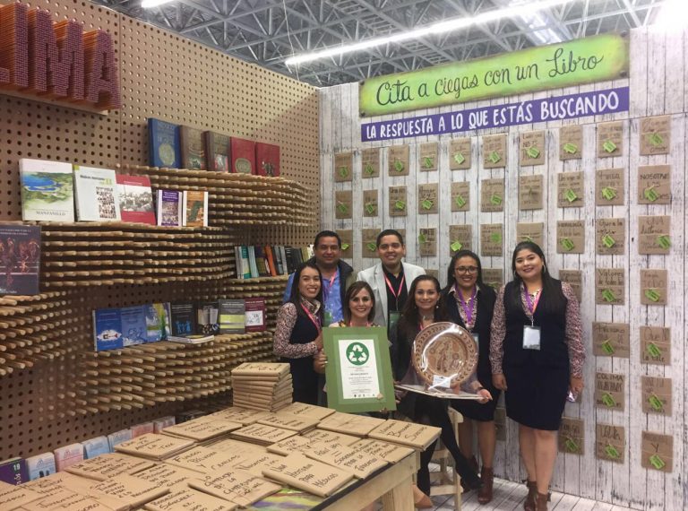Gana stand de la UdeC en la FIL premio por “Impacto Cero”