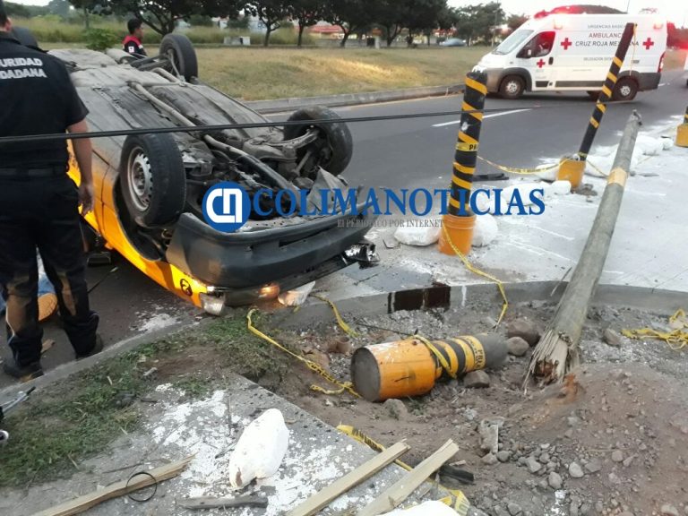 Reportan dos lesionados durante accidente de taxi sobre el Tercer Anillo Periférico