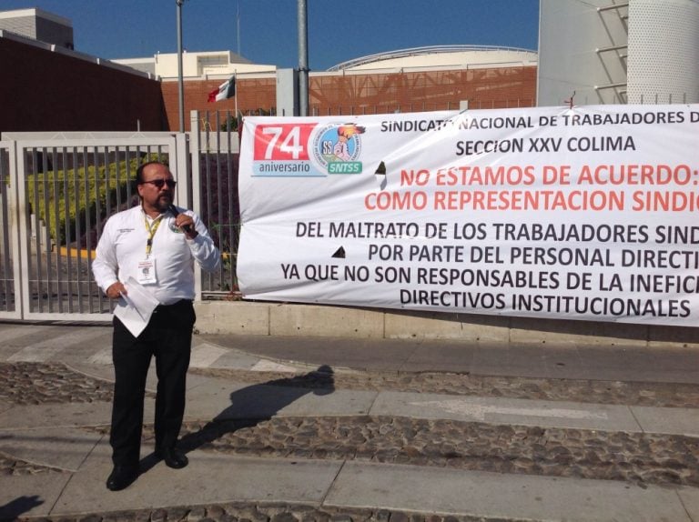 Trabajadores realizan protesta en Hospital General de Zona 1 de Villa de Álvarez