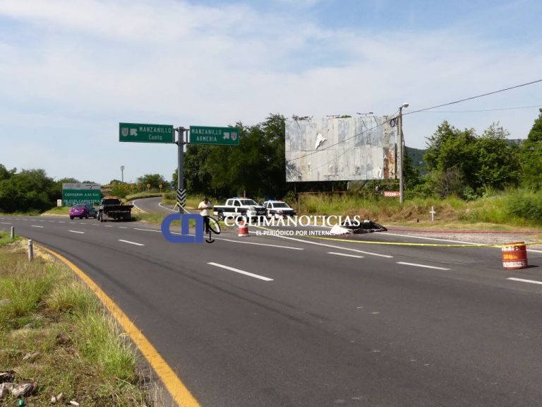 Tráiler impacta a pareja a bordo de una motocicleta en Tecomán; fallece una mujer  