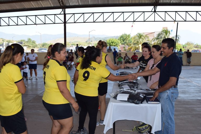 La alcaldesa de Ixtlahuacan continúa con la promoción del deporte