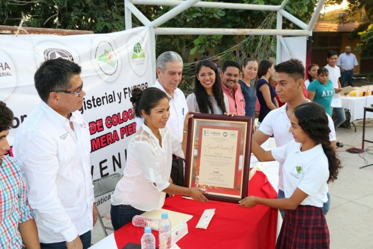 Mejora Gobierno del Estado infraestructura educativa en zonas rurales: Flores Merlo