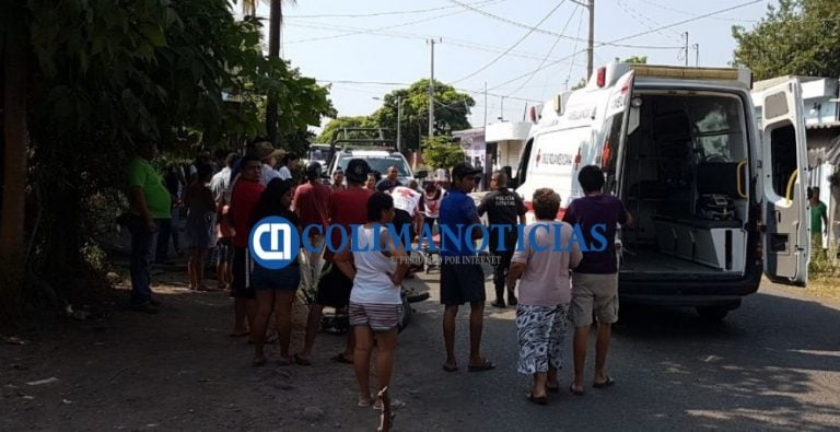 Grave una jovencita tras ser atropellada por un motociclista en Tecomán