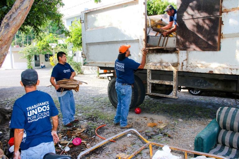 Continúa recolección de ramas y cacharros en Colima para una ciudad más limpia