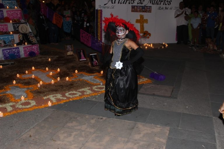 Organizan en Armería concurso de Altares de Muertos, Catrín y Catrinas