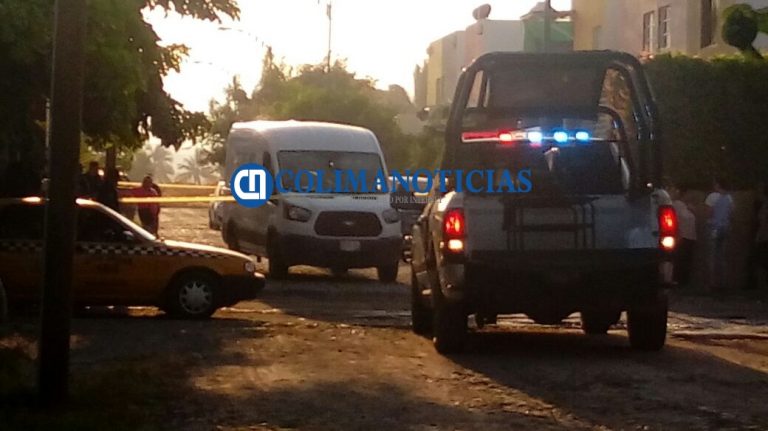 Ejecutan a maestro en la cochera de su casa