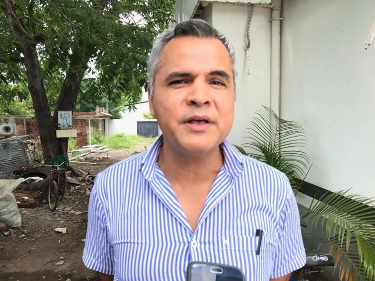 Asegura Omar López que no habrá desbandada de militantes perredistas tras salida de Indira