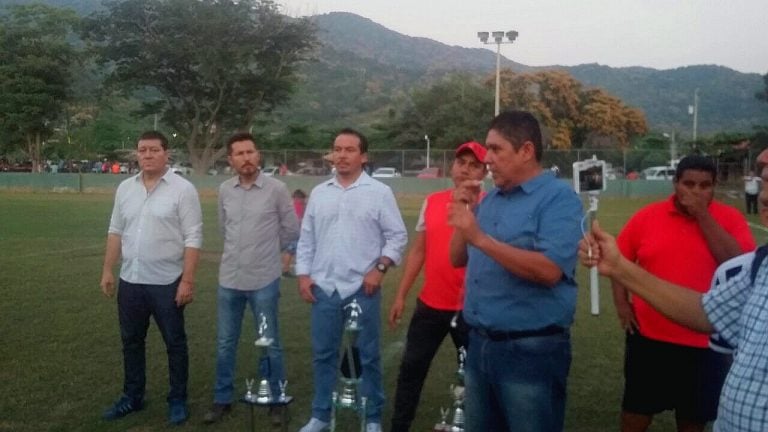 Promueve el empresario “Teto” Fierros actividad deportiva en colonias populares