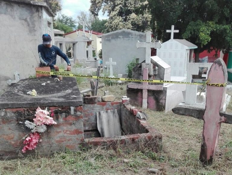Recomienda Protección Civil de Armería tomar medidas de prevención en “Día de Muertos”  