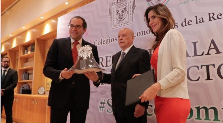 Federación de Economistas reconoce al Gobernador