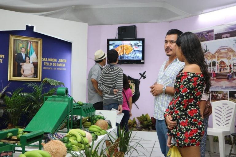 Gran afluencia en stand de Tecomán en Feria de Todos los Santos