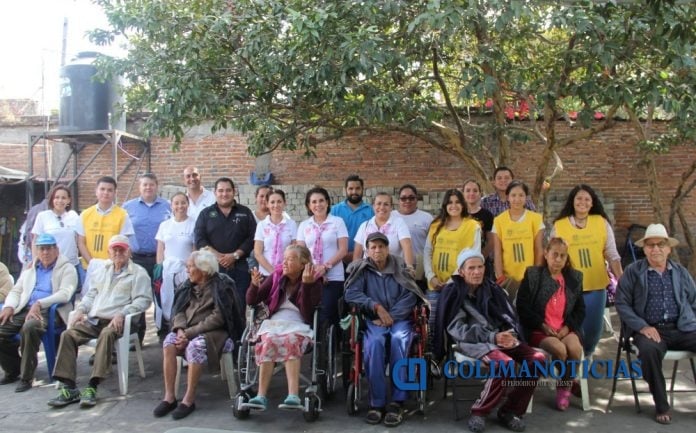 CEDEFU entrega abrigos a personas de la 3era edad