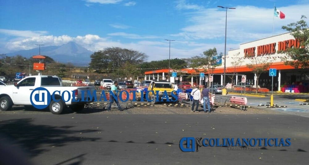 Ejecutan a un hombre en estacionamiento de la tienda Home Depot