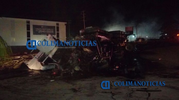 Choque de camiones deja al menos 4 muertos2