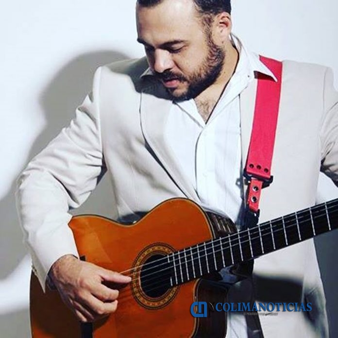 Cantante Jorge Manzano en la Pinacoteca Universitaria
